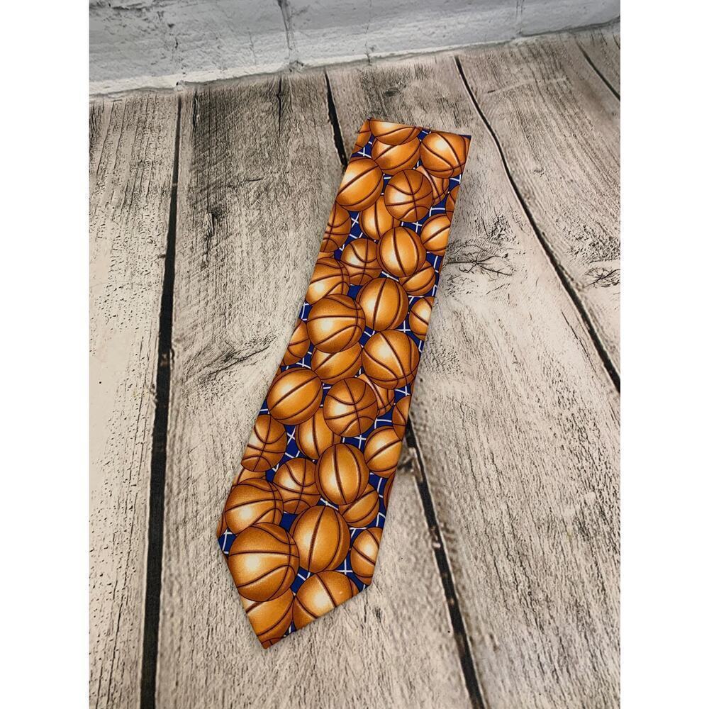 THE AMERICAN NECKTIE COMPANY Men’s Basketball Tie